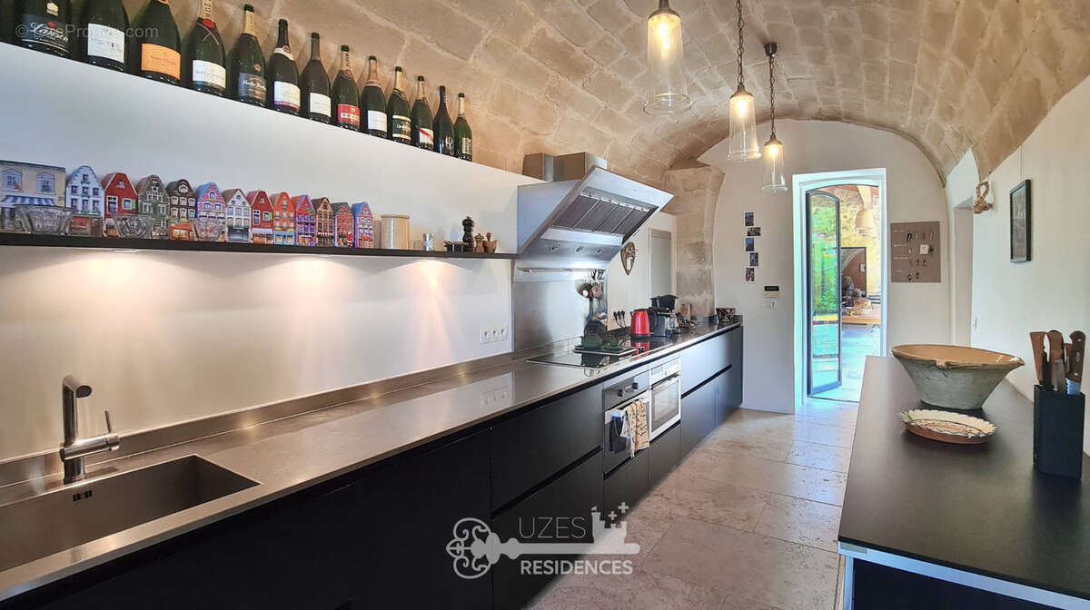 Mas de caractère avec domaine de 2,46 hectares et piscine à 8 km d'Uzès - photo 9