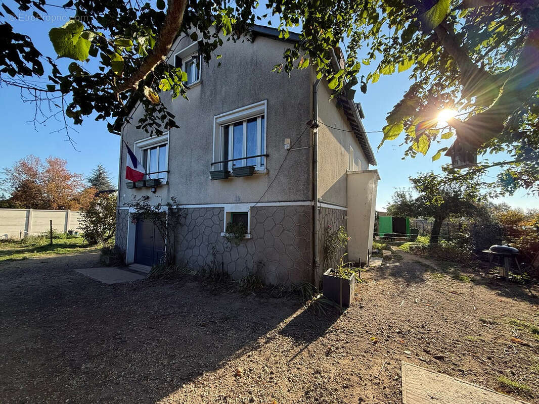 Maison à CHEZAL-BENOIT