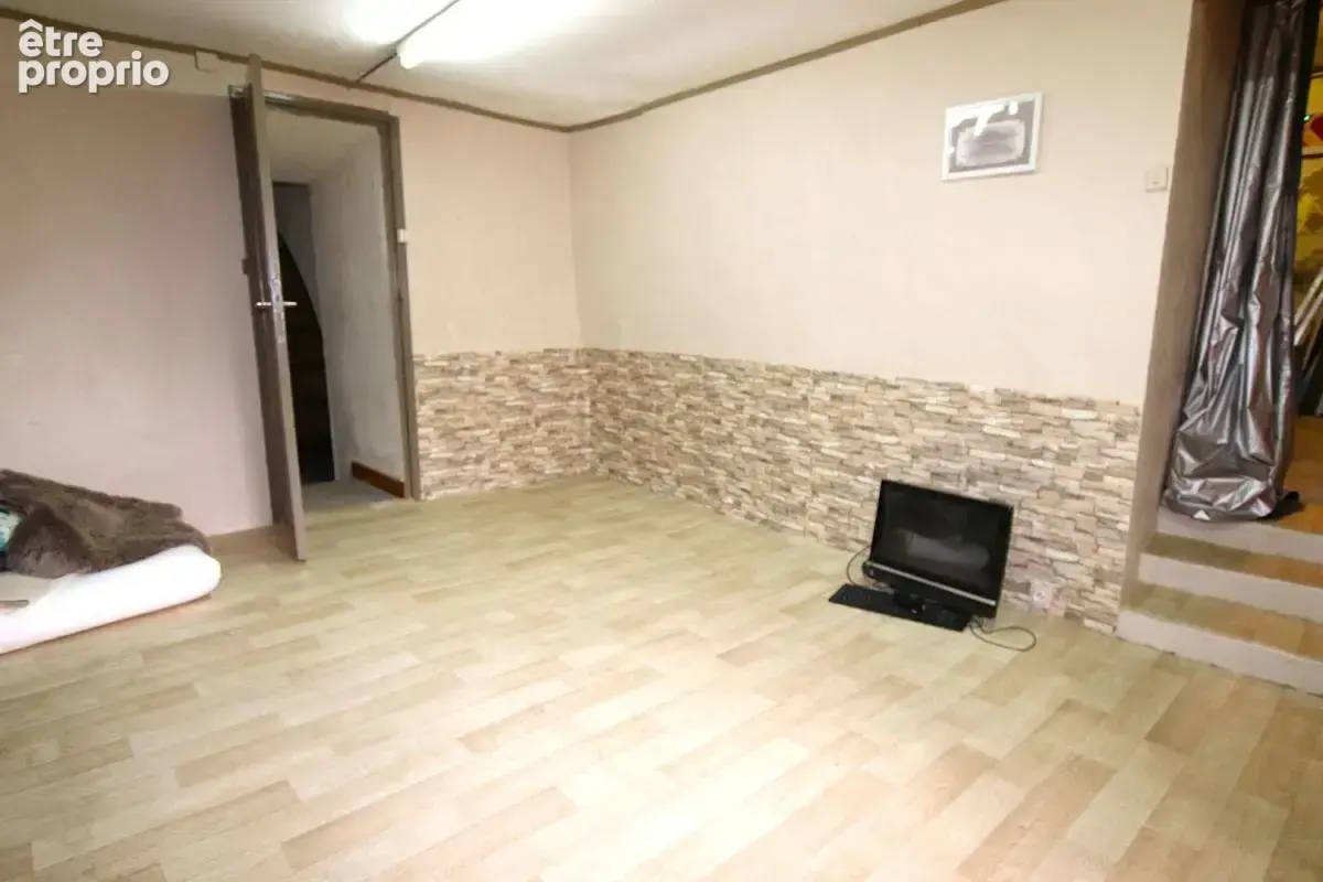 Immeuble de rapport - 2 appartements et 2 commerces - photo 11