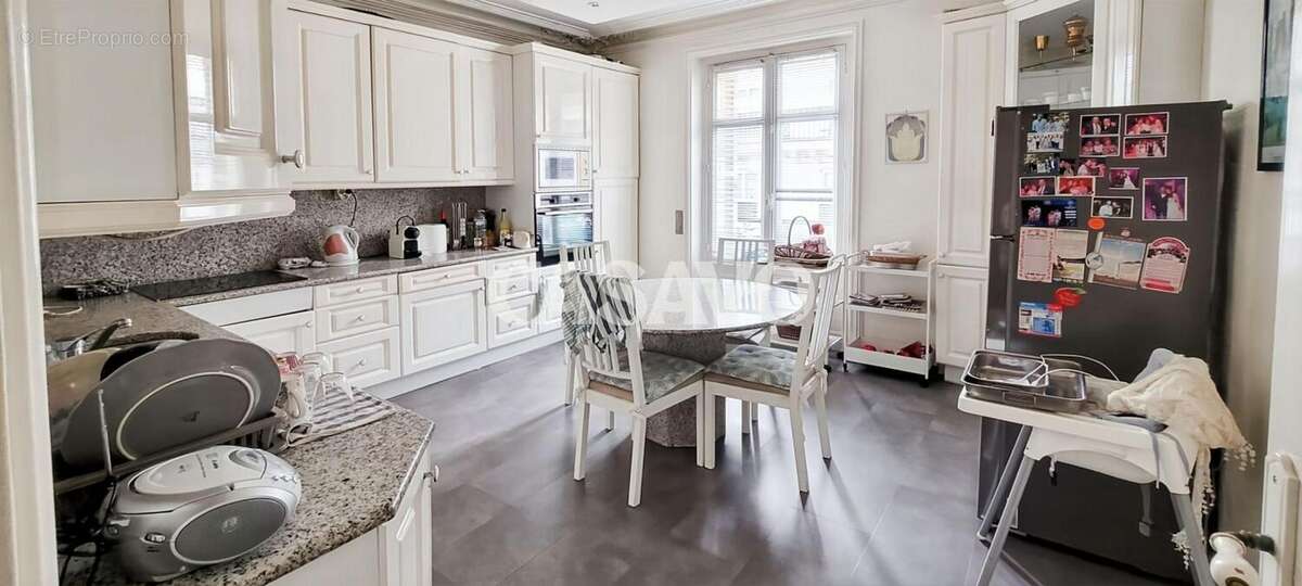 Appartement à PARIS-10E