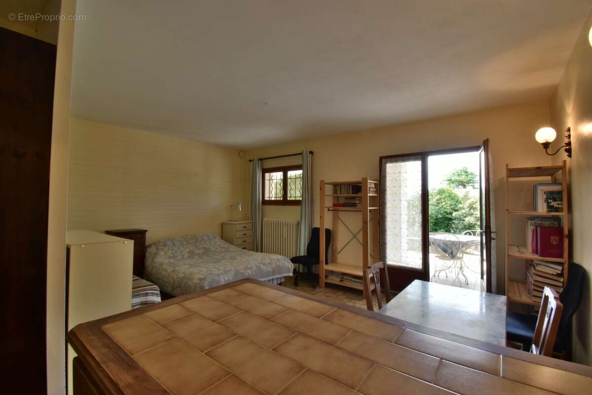  À VENDRE – Grande villa avec terrain boisé avec une olivette à Sisteron - photo 17