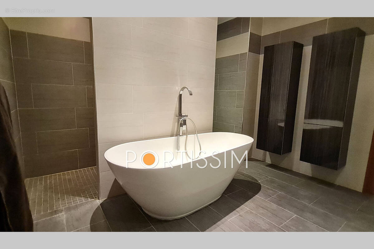 Appartement à SAINT-LAURENT-DU-VAR