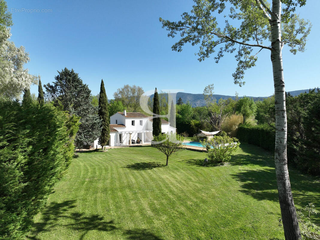 Maison à L'ISLE-SUR-LA-SORGUE