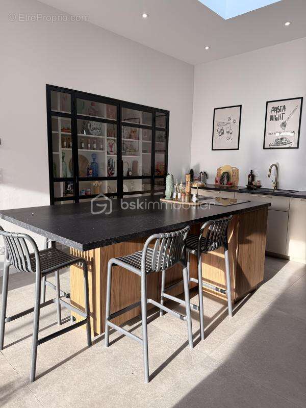 Maison à SAINT-DONAT-SUR-L'HERBASSE