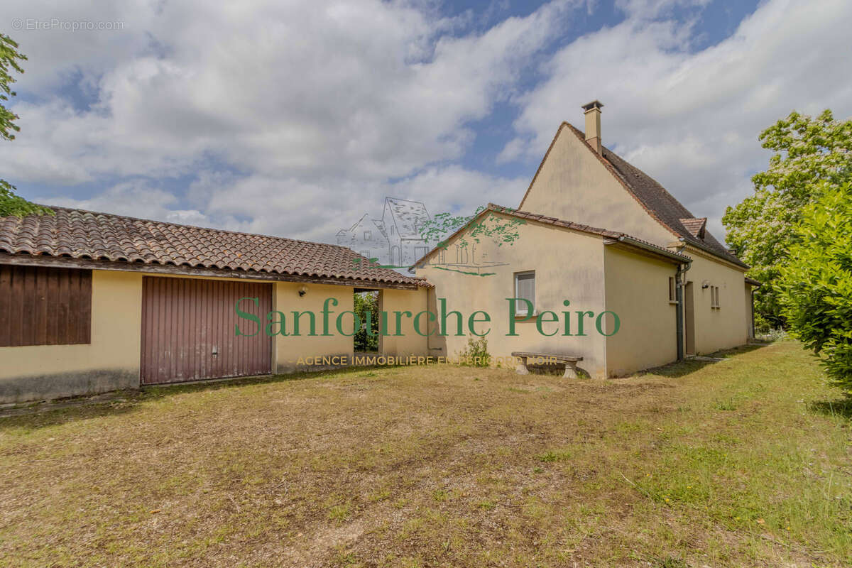 Maison à LA ROQUE-GAGEAC