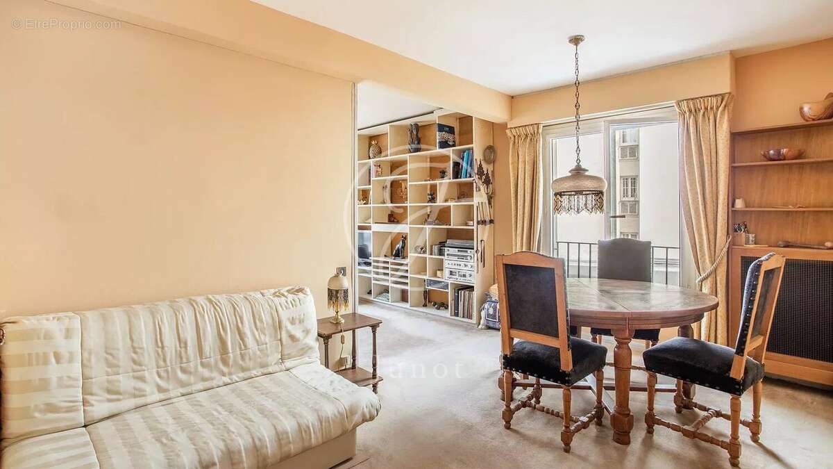 Appartement à PARIS-17E