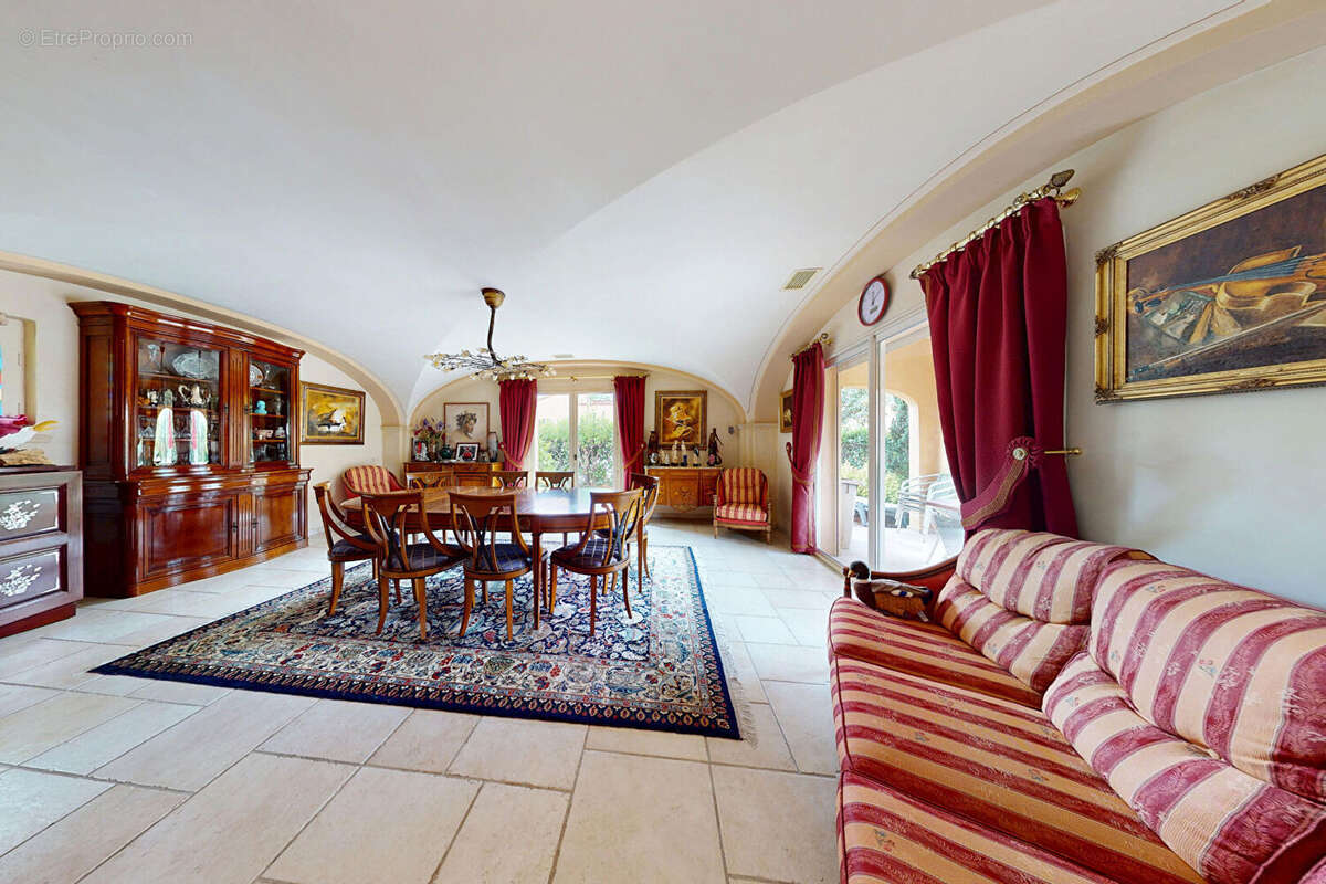 Belle Propriété atypique 207m² piscine Saint-Cyprien- 66750 - photo 5