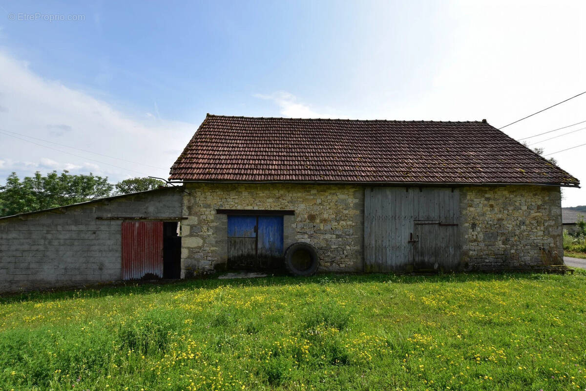 Maison à MONTAMEL