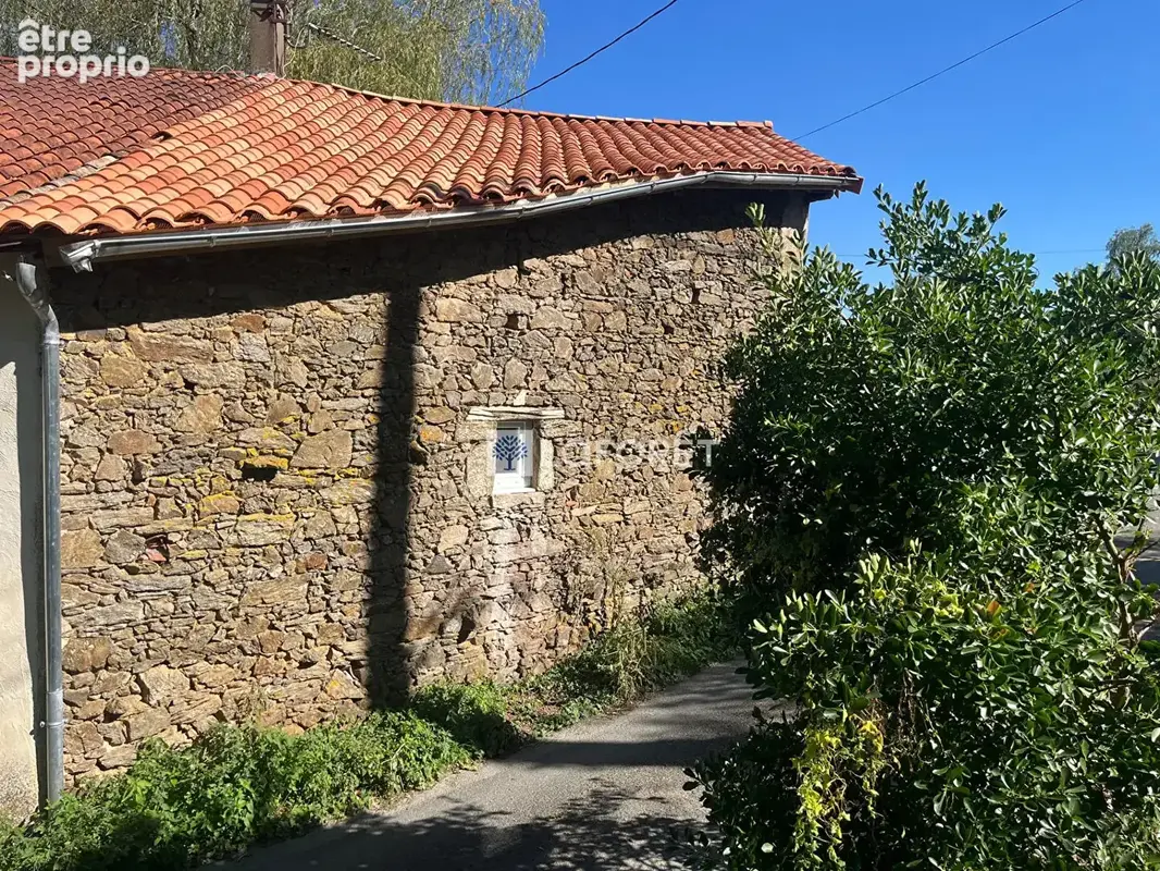 Parking à SAINT-PARDOUX