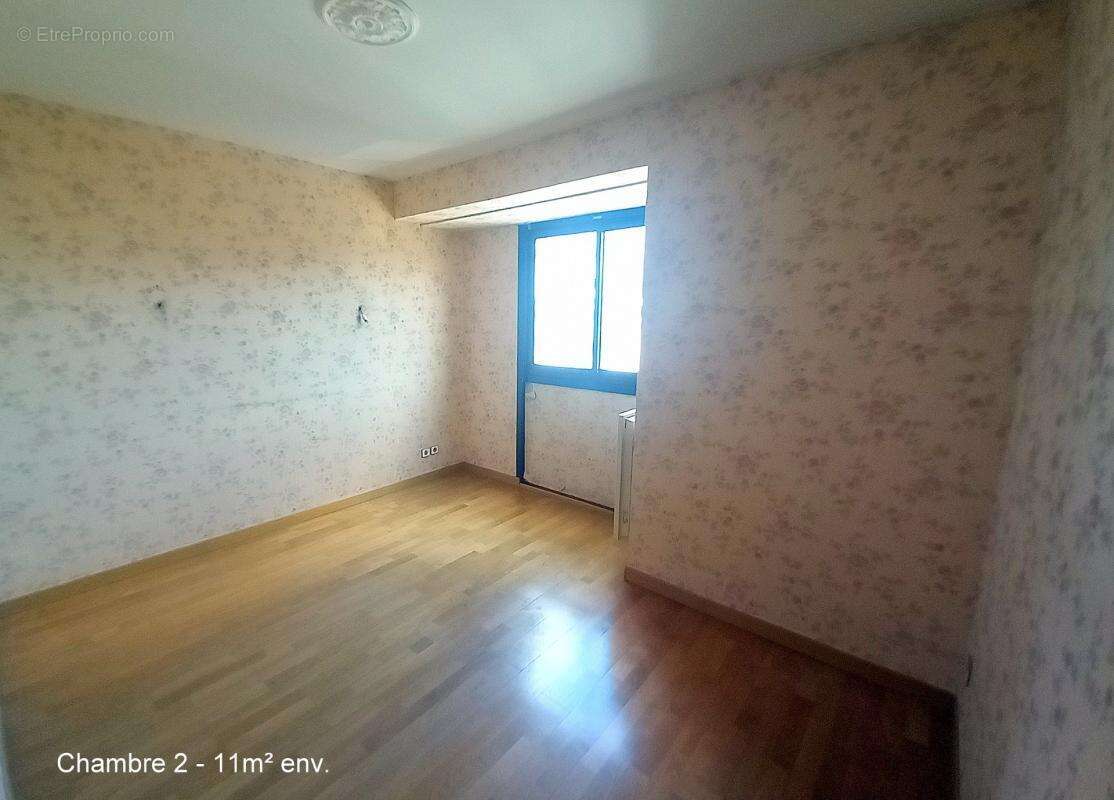 Appartement T4 lumineux de 80 m² – Plein centre-ville de Mayenne avec garage et cave - photo 10