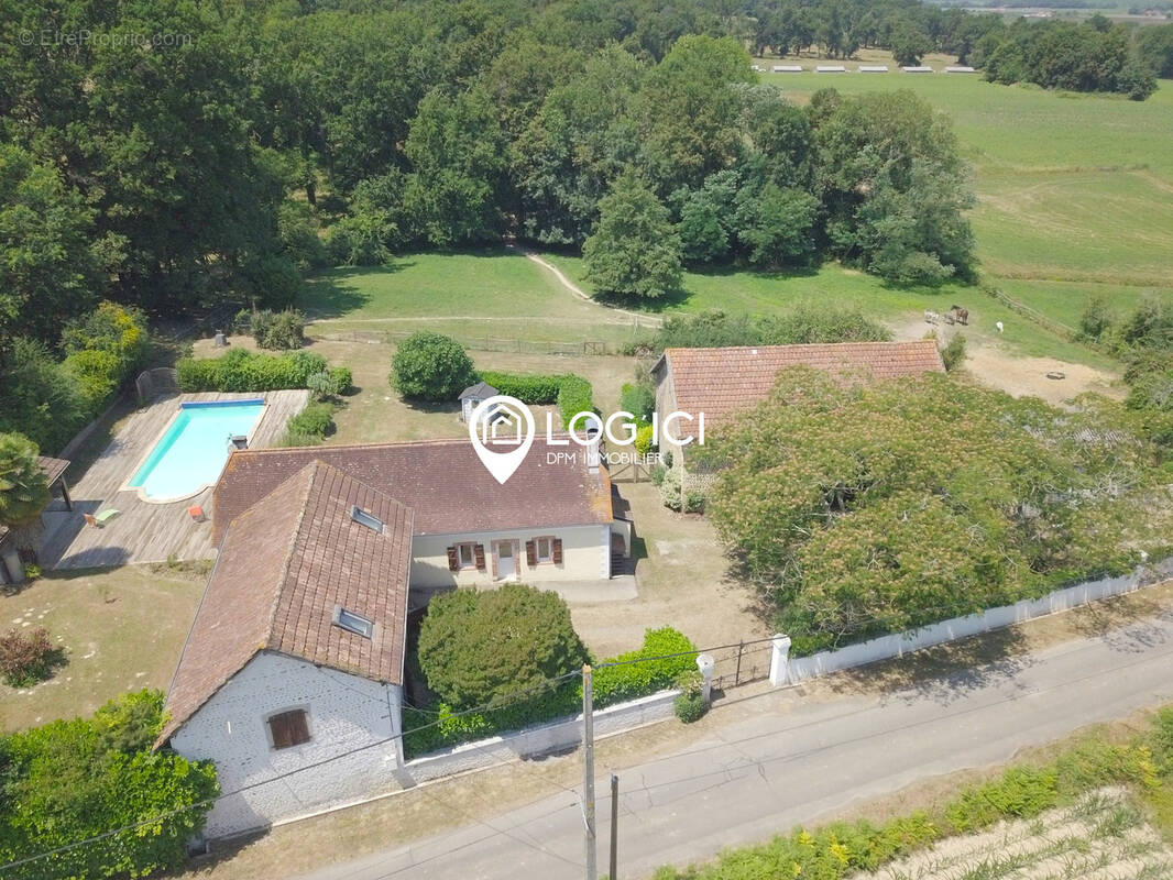 Corps de ferme 6 pieces 190 m2 - photo 2