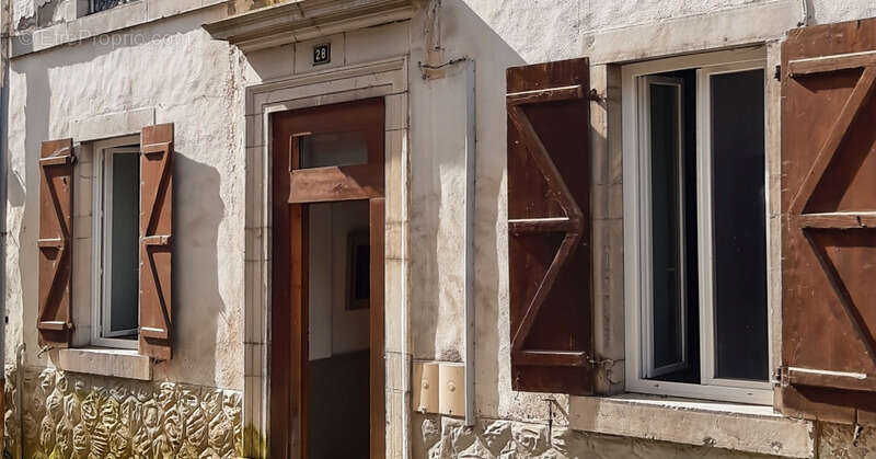 Appartement à EAUX-BONNES