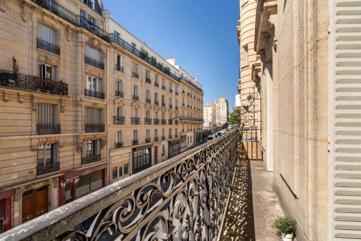 Paris (75018) – t3 – 65m2 – balcon (4,08m2) - orientation sud - très lumineux - traversant – ascenseur - 2 caves - photo 9