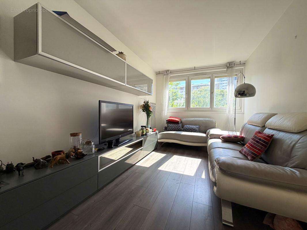 Appartement à CHARENTON-LE-PONT