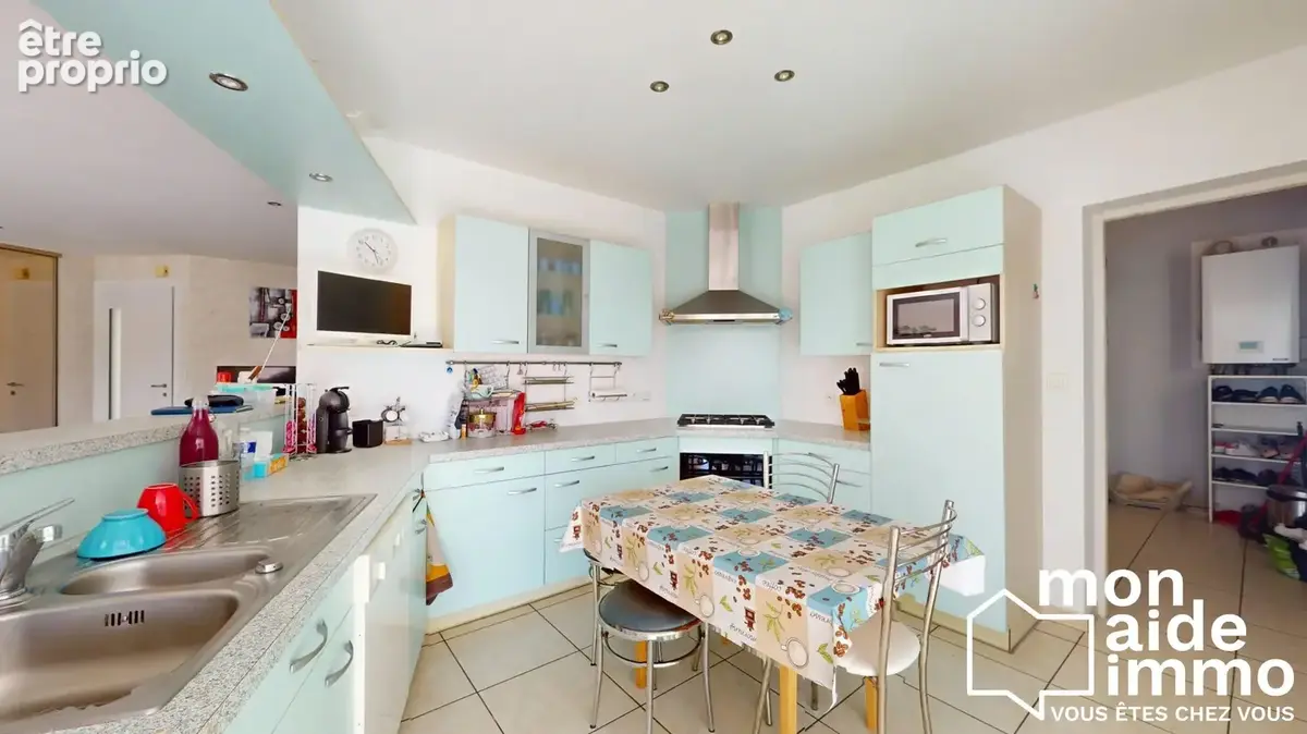Maison 141 m² à Fargues-Saint-Hilaire  - photo 6