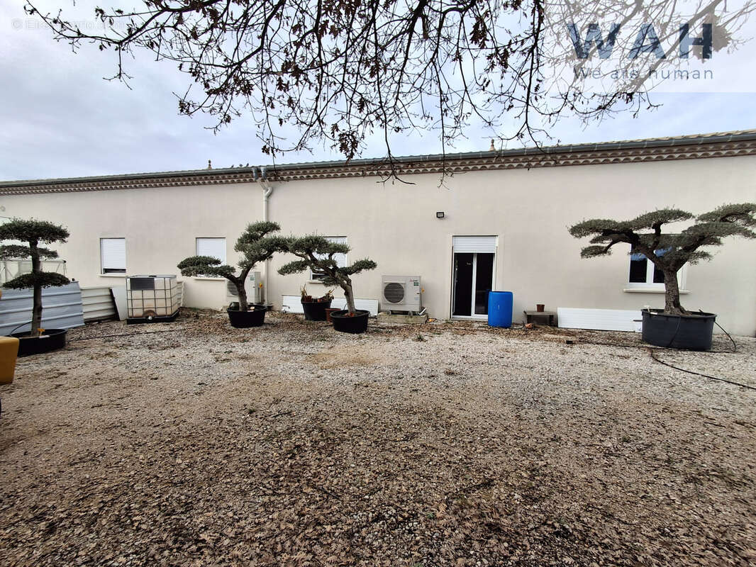 Local commercial - 240m2 - Sauve - photo 7