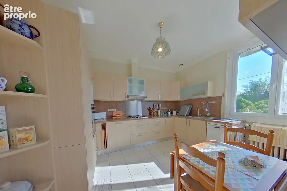 CAUSSADE - Maison spacieuse, 5 chambres, les commerces à pied. - photo 3