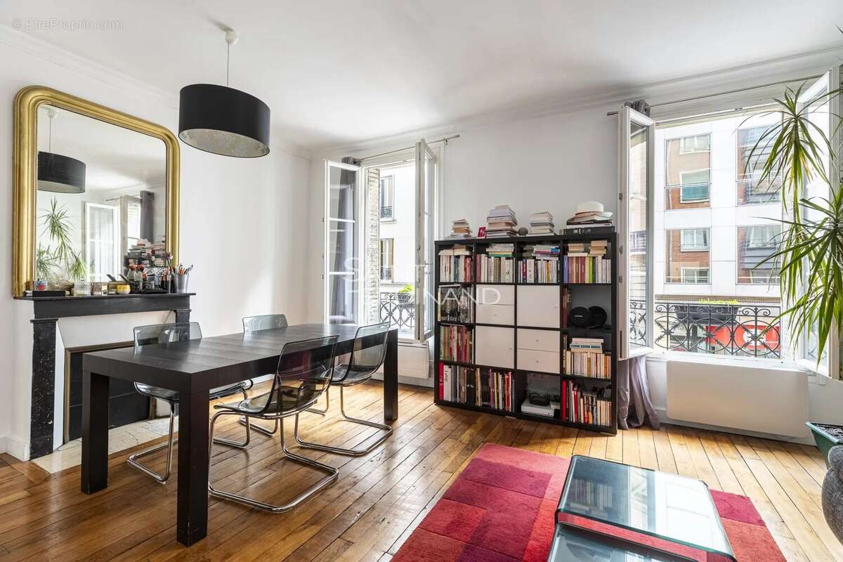 Appartement à PARIS-17E