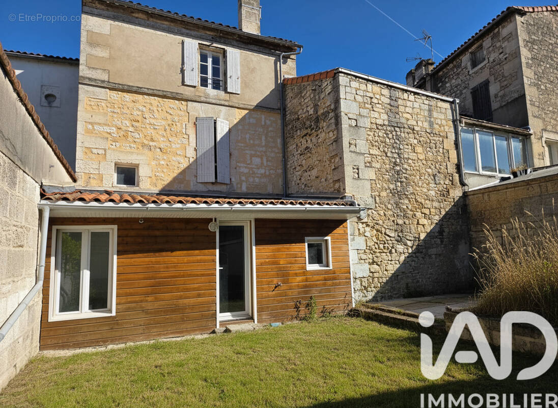 Photo 1 - Maison à RUELLE-SUR-TOUVRE