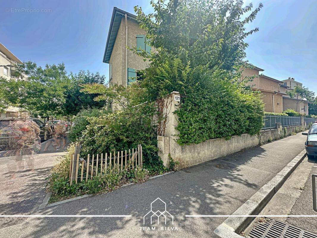 Appartement à LYON-8E