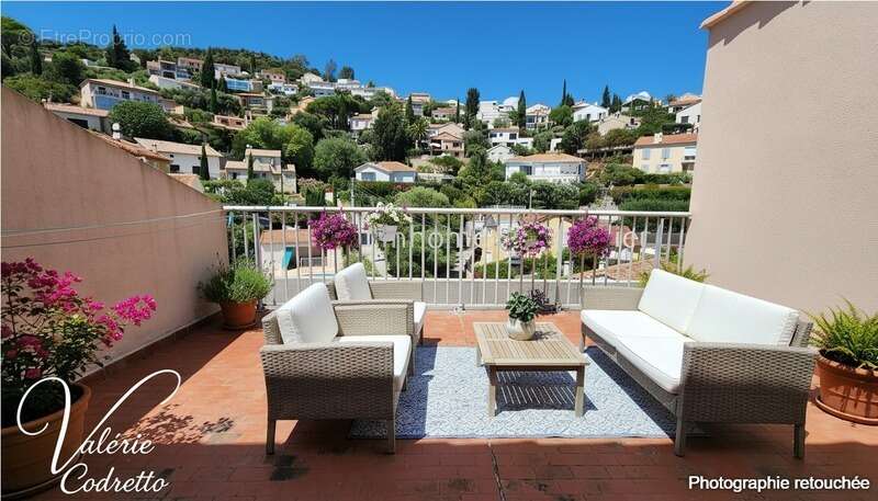 Appartement T3  dernier étage avec vue mer à Hyères  – Deux terrasses, parking et cave 83400 - photo 13