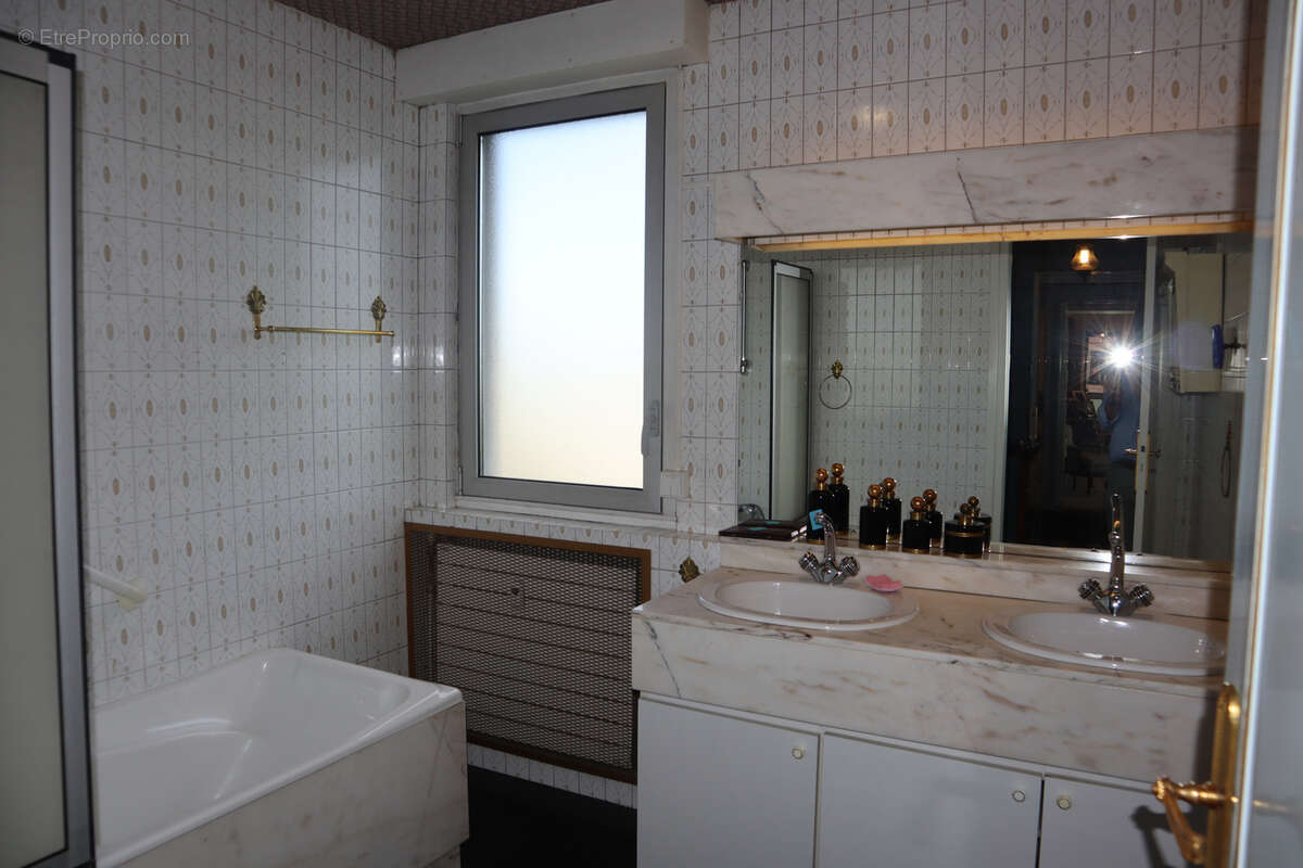 Exclusif - cauderan - parc bordelais - t5 avec grand balcon - cave et parking - photo 7