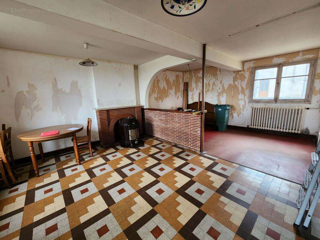 Maison à SARGE-SUR-BRAYE