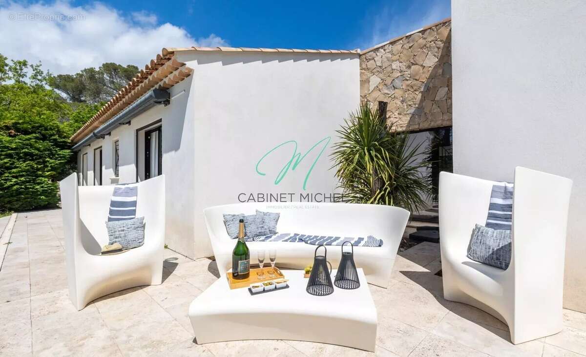 Maison à ROQUEFORT-LES-PINS