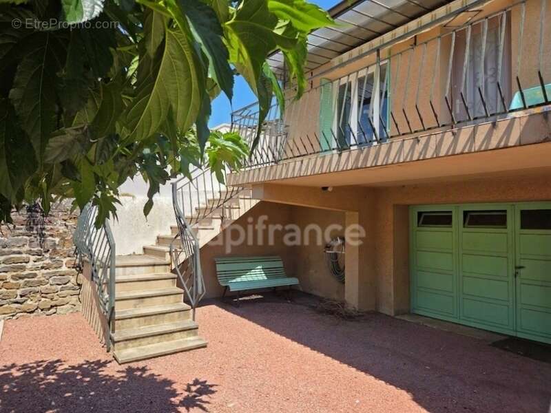 Charme de l'ancien : Maison familiale avec jardin, offrant 240m2 de surface totale au sol - photo 15
