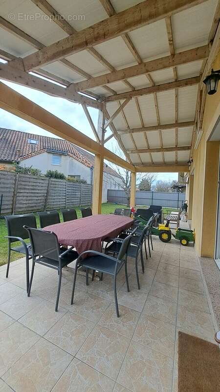 terrasse et préau 26m² - Maison à BUXEROLLES
