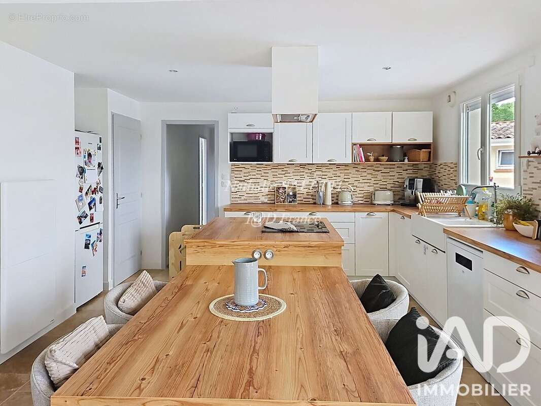 Maison 128 m² à Saint-Hilaire-De-Lusignan  - photo 5