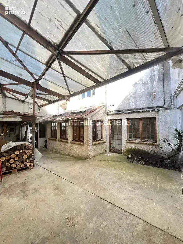 Ensemble immobilier à Montlhéry 370 m² 12 pièces et locaux commerciaux - photo 2