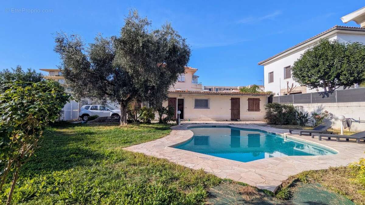 Maison à SAINT-LAURENT-DU-VAR