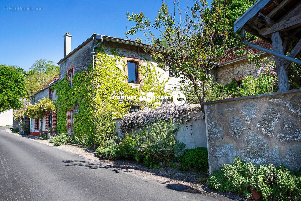 Maison à ALISE-SAINTE-REINE