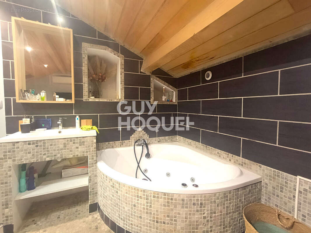 Maison à SALT-EN-DONZY