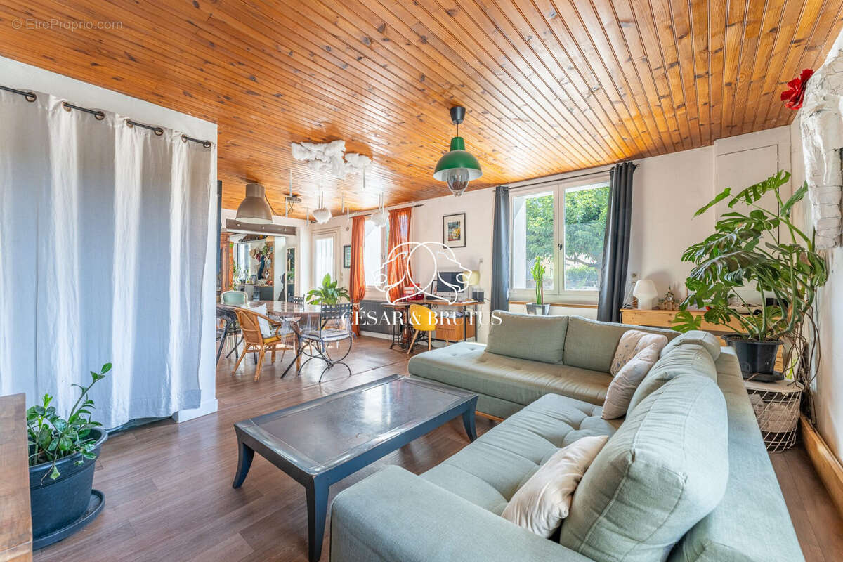 Maison 189 m² à Saint-Didier-De-Formans  - photo 8
