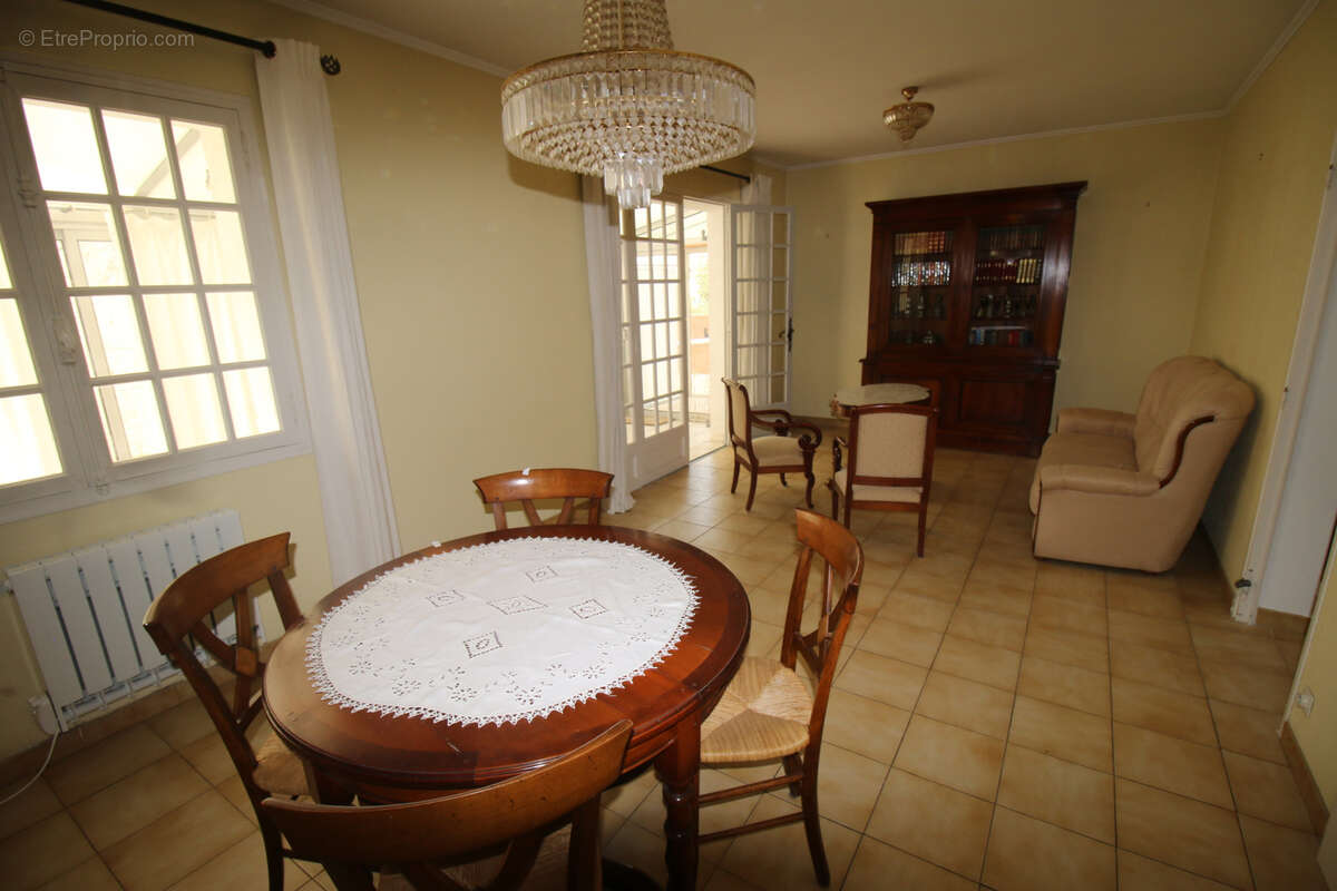 Maison à FONTVIEILLE