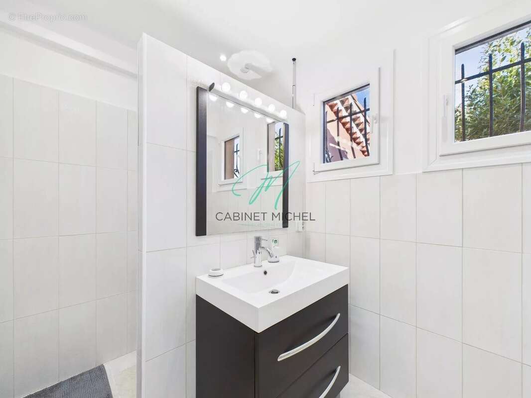 Maison à CHATEAUNEUF-GRASSE