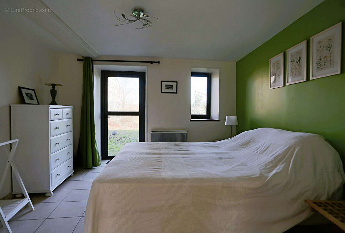 Propriété à Pouzol  composé d'une maison de 205m² et un gite de 92m² - photo 16