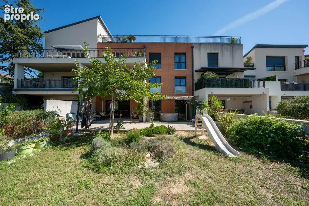 T3 avec jardin & vue mer + double garage fermée - L'Estaque - photo 3