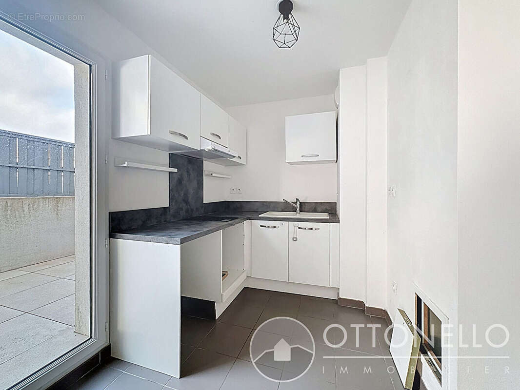 Appartement à ROQUEBRUNE-SUR-ARGENS