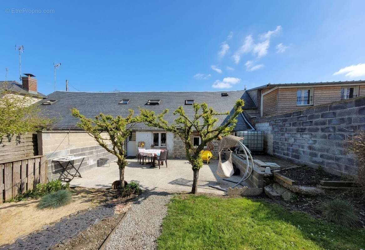 Maison à AVESNES-SUR-HELPE