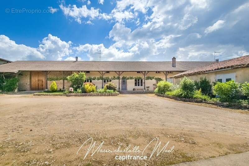 Maison à PONT-DE-VAUX