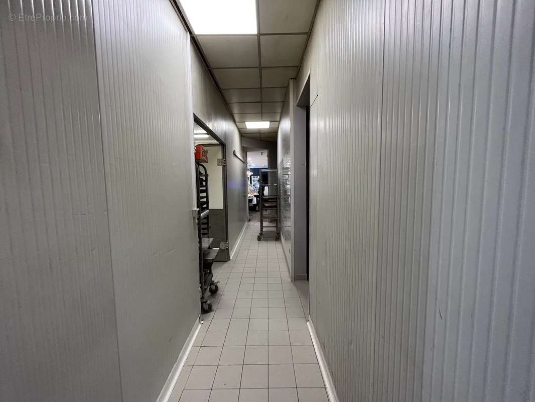 Commerce à VALLAURIS