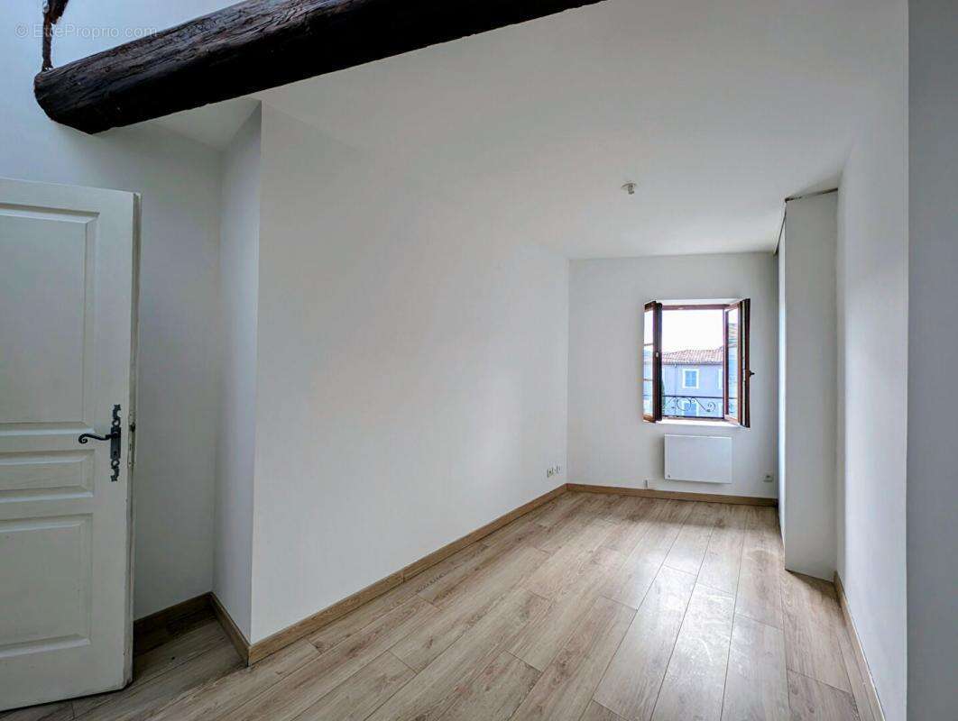 Appartement à CAZERES