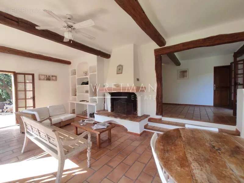 Maison à LA GARDE-FREINET