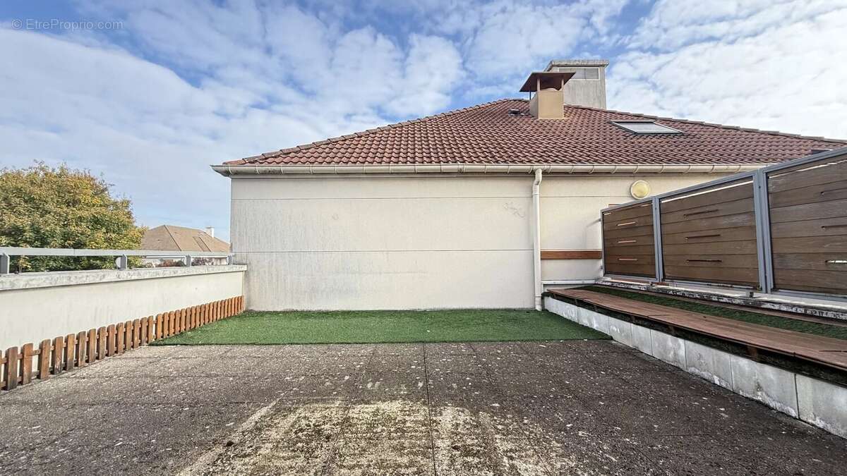 Appartement à EZANVILLE