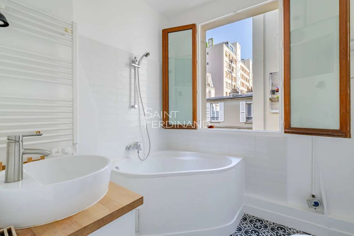 Appartement à PARIS-17E