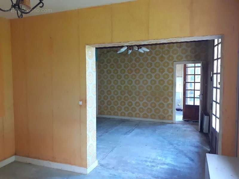 Propriété à rénover sans voisins proches et 5000m² de terrain - photo 5