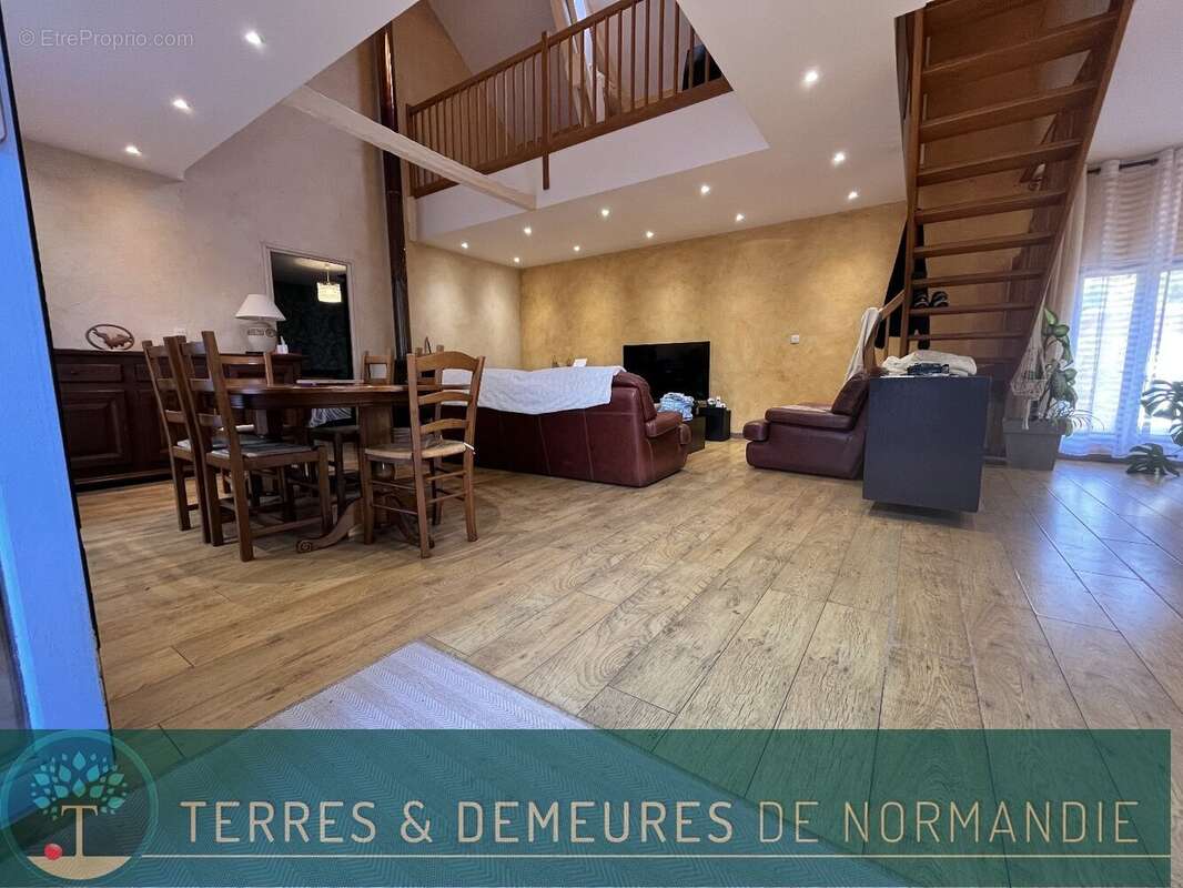 Maison à MEZIDON-CANON